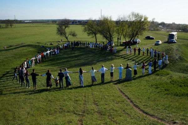 ПРАЗДНИК ЯРИЛО БУЙНЫЙ И БОГИНИ ЛЕЛИ НА МАВРИНСКОМ МАЙДАНЕ В ДНЕПРОПЕТРОВСКОЙ ОБЩИНЕ "ВЕЛЕСОВА МУДРОСТЬ"