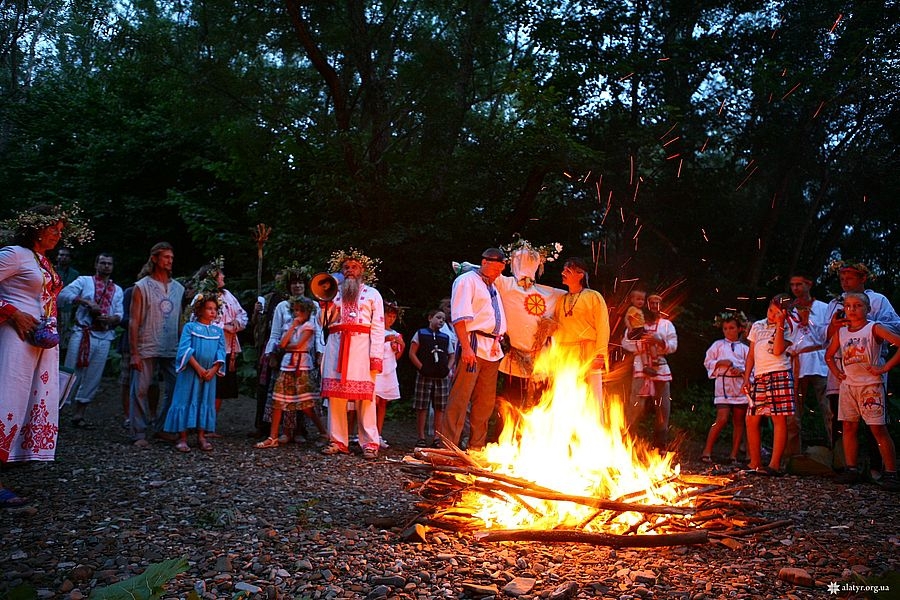 ОБЩИНА &laquo;СИЯНИЕ РОДА&raquo; ВСТРЕТИЛИ КУПАЛО
